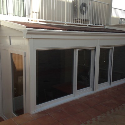 Cerramiento de PVC y Techofijo con aislamiento acústico