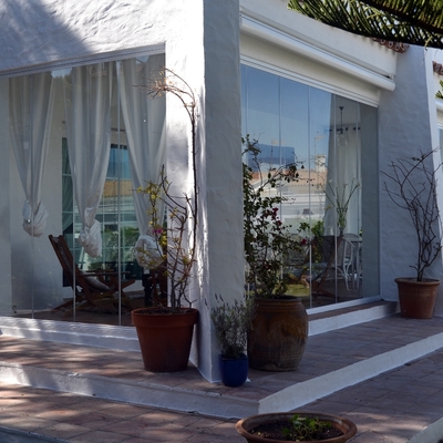 CERRAMIENTO PORCHE EN ROCHE