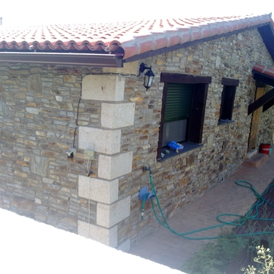 chalet piedra planta baja