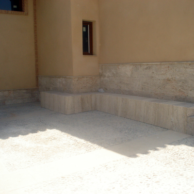 Chapado de zocalo y realizacion de banco de piedra valdepeñas