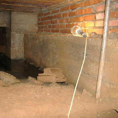 Cimentaciones inundadas en comunidad vecinos