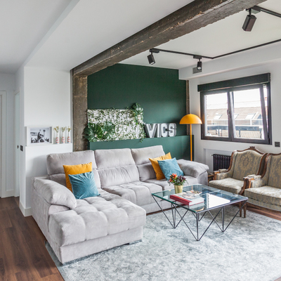 Salón moderno y abierto