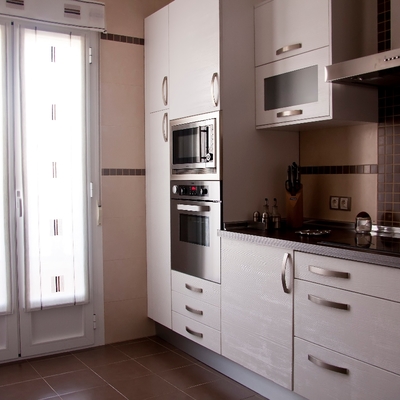 Cocina acabada de un cliente para su piso