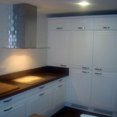 Cocina con puertas lacadas blanco 