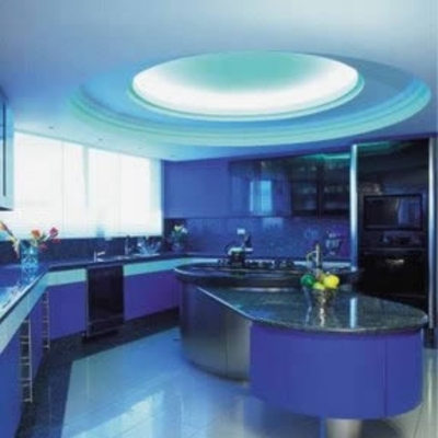 Cocina en isla iluminada