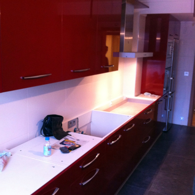 Cocina estratificado rojo