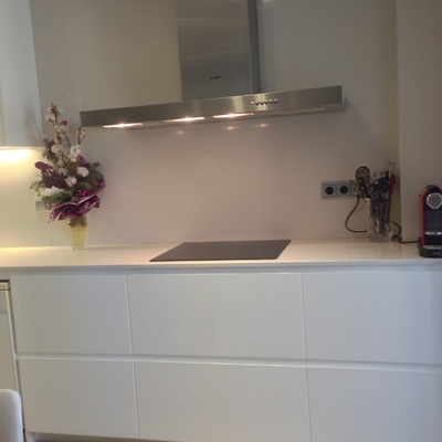 cocina lacada brillante y mueble de 80