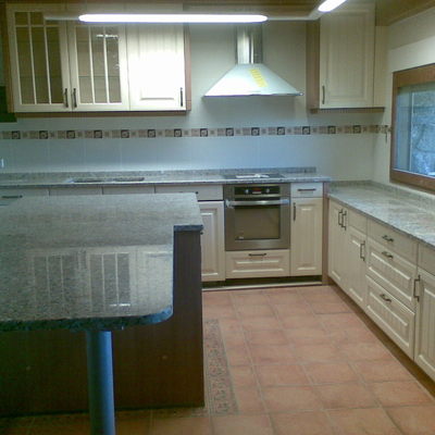 Cocina rústica alemana con acabados de primera