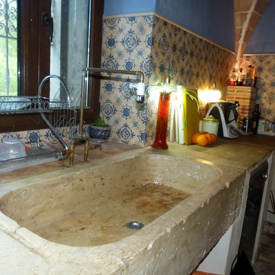 Cocina y pila antiquísima