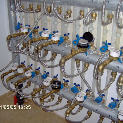 Colector de agua sanitaria de edificio comunitario