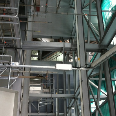 Colocacion de Farolas en fabrica