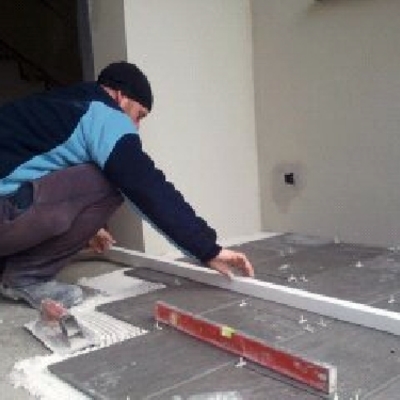 colocacion de suelo en entrada