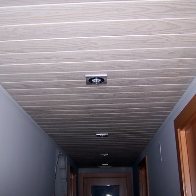 Colocación de techo de madera