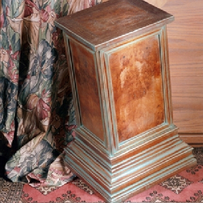 Columna-peana clásica