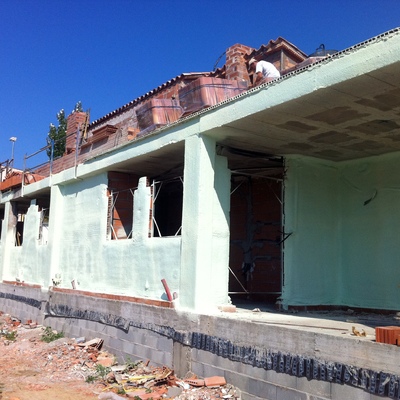 CONSTRUCCIO CLAUS EN MÀ DE CASA UNIFAMILIAR RIUDARENES