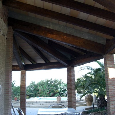 Construcción cubierta circular adosada a vivienda