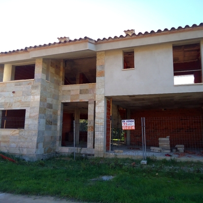 Construcción de 4 casas aisladas 