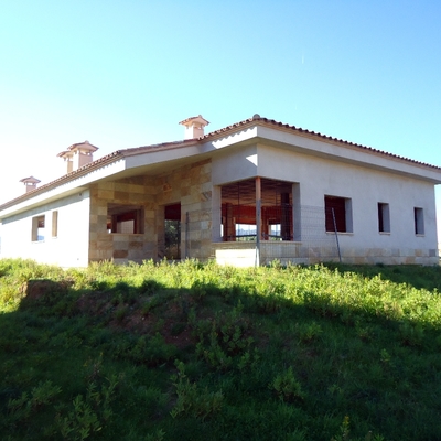 Construcción de 4 casas aisladas 