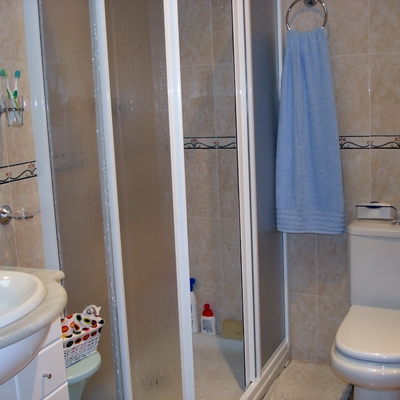 Construcción de baño y coclocación de mampara