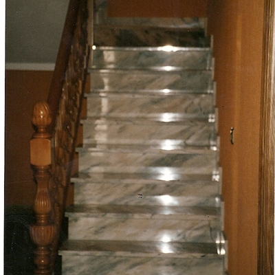 construcción de escalera de mármol
