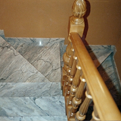 Construcción de Escaleras de mármol y barandado torneado