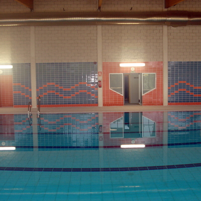 Construccion piscina cubierta.