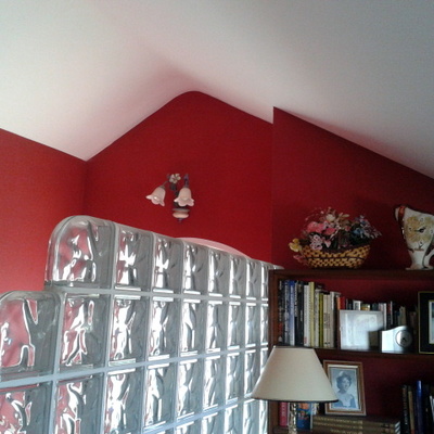 contraste de rojo con blanco