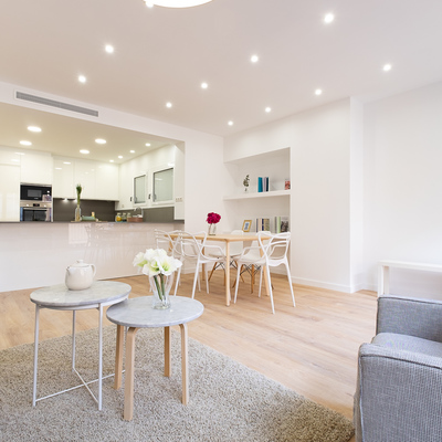 Salón y cocina abierta