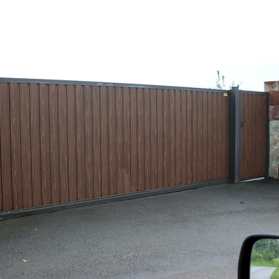 corredera en chapa grecada imitación  madera