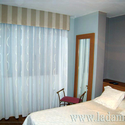 Cortina clásica con bando