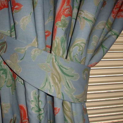 CORTINA CON ABRAZADERA