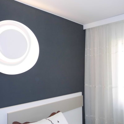 cortina fruncida galería blanca metalizada