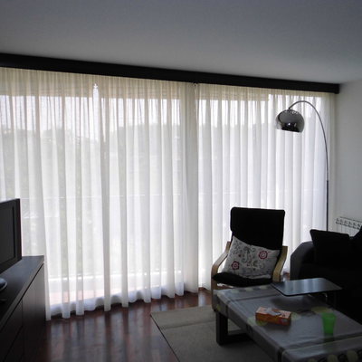 cortina fruncida galería madera wengue