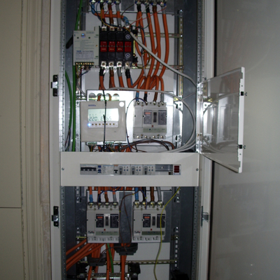 Cuadro electrico para conmutar dos companias electricas