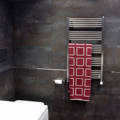 Cuarto de baño en las golfas de una vivienda en Barcelona