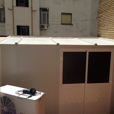 Cuarto de desahogo con panel sándwich