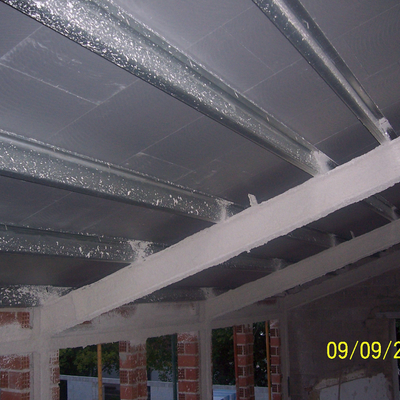 CUBIERTA CON ESTRUCTURA METÁLICA LIGERA