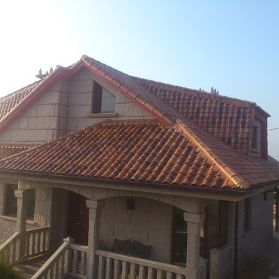 CUBIERTA DE 250 M2 DE TEJA CRISTAL BORJA EN MOS