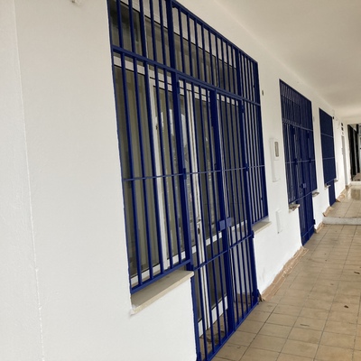 Herrajes y fachada interior