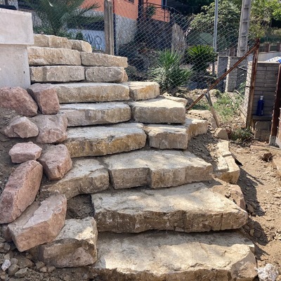Escaleras de piedra natural rocalla