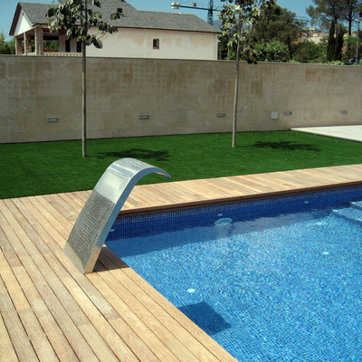 Detalle cascada piscina