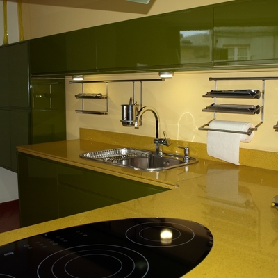  DETALLE ENCIMERA COLOR AMARILLO