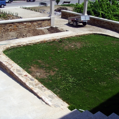 detalle jardín de acceso