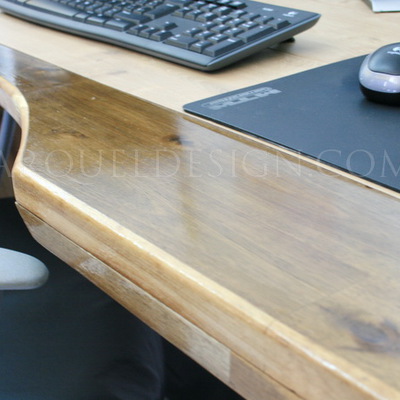 Detalle mesa ergonómica a medida