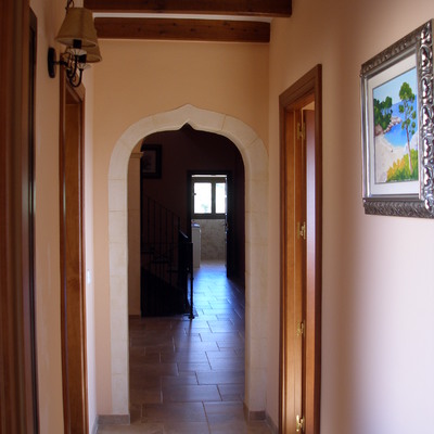 detalle pasillo con arco