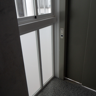 DETALLE PUERTA EXTERIOR DE RELLANO