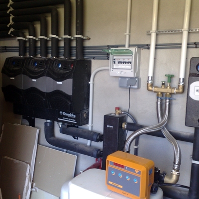 Distribución calefacción y tratamiento descalcificador agua vivienda