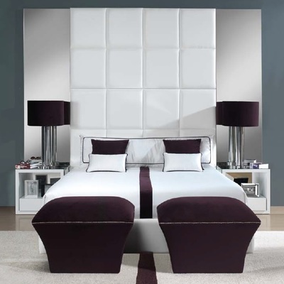 Dormitorio blanco y burdeos