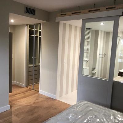 dormitorio con vestidor