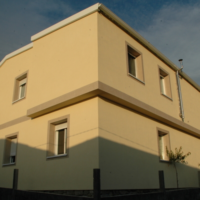 FACHADAS CON SATE Y PONYPIEDRA